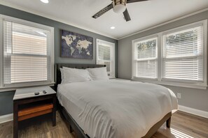 1 bedroom, iron/ironing board, Internet, bed sheets - 4 Mi to Mercedes-Benz! Cutest Venetian Hills Stay (Atlanta)