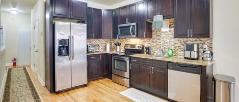 冷蔵庫、電子レンジ、コンロ、食器洗い機