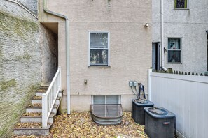 Terrace/patio - Spacious 4BR/2BA Family Retreat in Philadelphia (Philadelphia)