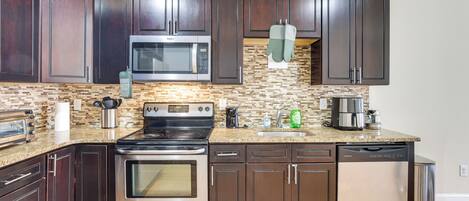 冷蔵庫、電子レンジ、コンロ、食器洗い機