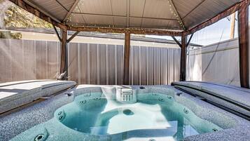 Baignoire à remous extérieure