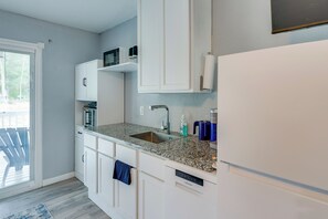 Fridge, microwave, coffee/tea maker, toaster