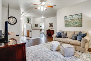 TV - 1 Mi to Historic Dtwn Weatherford: Home w/ Yard (Weatherford)