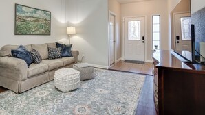 Unclassified image, 2 of 24, button - 1 Mi to Historic Dtwn Weatherford: Home w/ Yard (Weatherford)