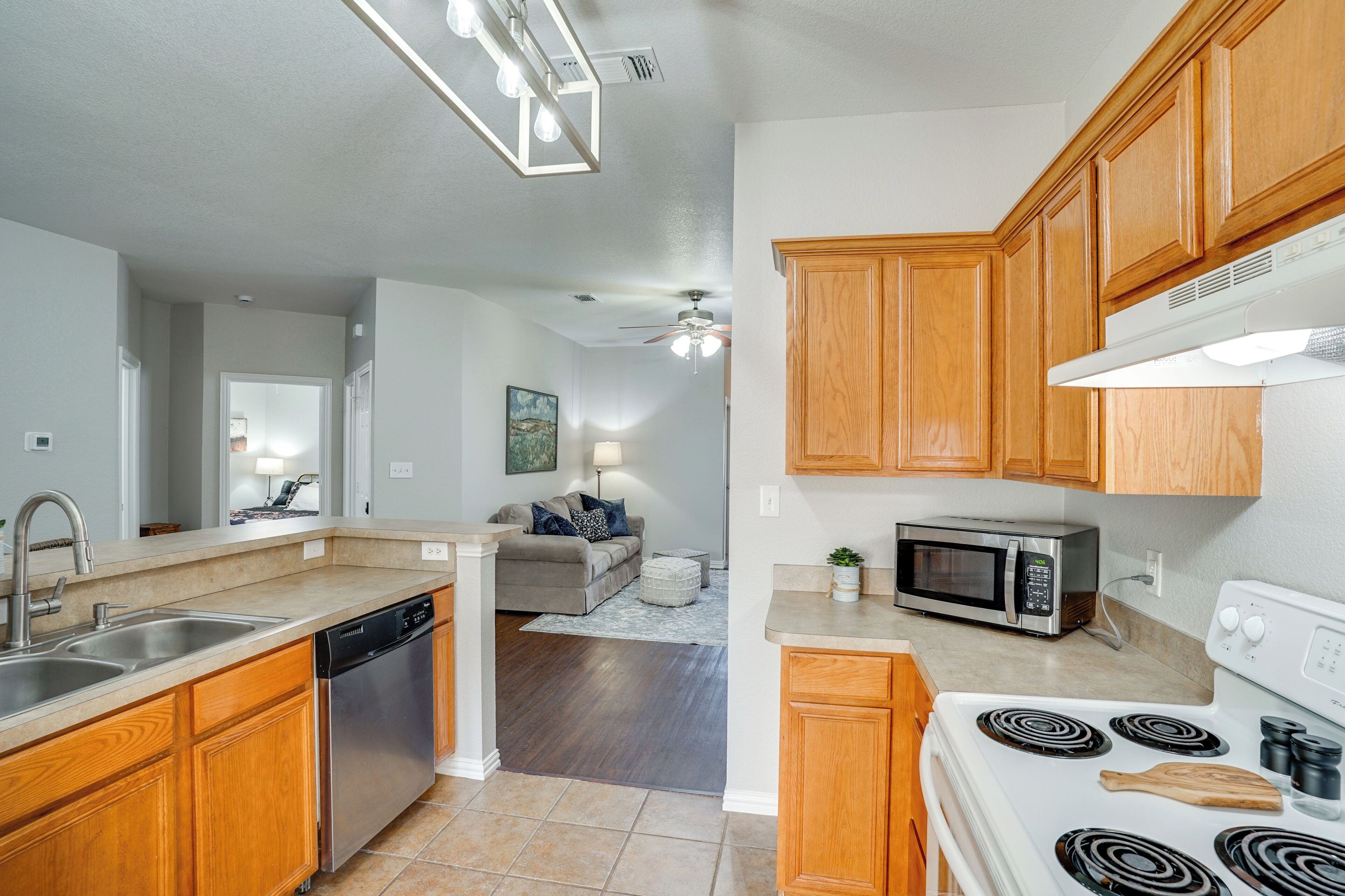 雪櫃、微波爐、爐具、洗碗機