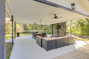 Outdoor dining - 2 Mi to FSU! Group-Friendly Tallahassee Getaway (Tallahassee)