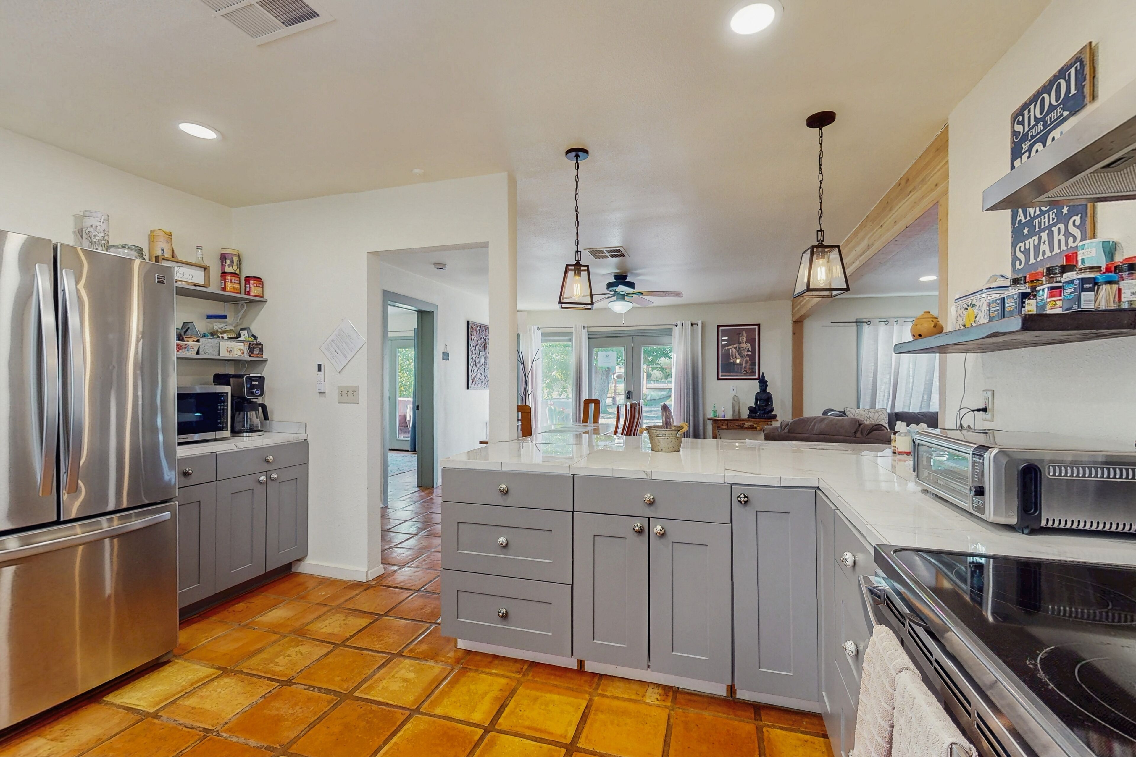 Refrigerador, microondas, horno y parrilla de estufa 