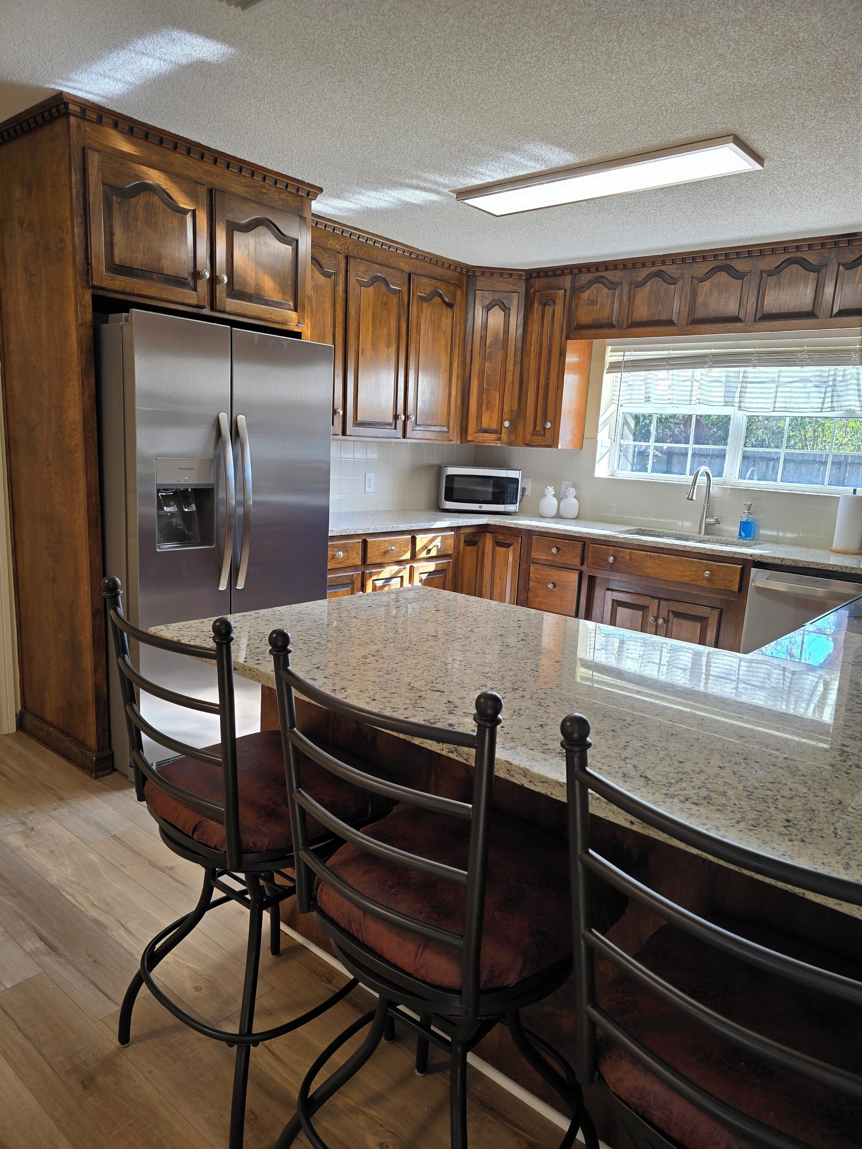 Microondas, horno, parrilla de estufa y lavavajillas 