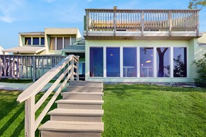 Exterior - Water front, dog-friendly home near fishing, beaches, & dining - shared pool (Corpus Christi)