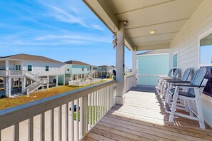 Terrace/patio - Spacious coastal home w fishing, private BBQ, & shared pool - steps to sand (Rockport)