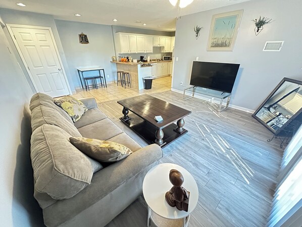 Living area - 10 Sanctuary - w/ washer drier (Franklin)