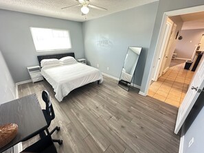 Room - 10 Sanctuary - w/ washer drier (Franklin)