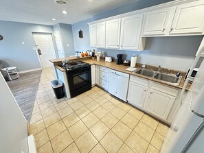 Private kitchen - 10 Sanctuary - w/ washer drier (Franklin)