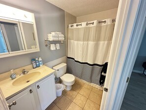 Bathroom - 10 Sanctuary - w/ washer drier (Franklin)