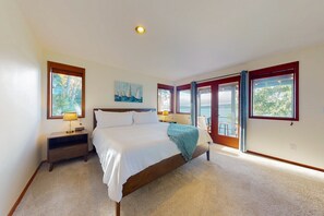 3 bedrooms, iron/ironing board, internet, bed sheets