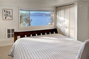3 bedrooms, iron/ironing board, Internet, bed sheets
