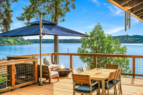 Vashon waterfront home with amazing views, beach, and gas firepit