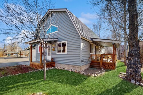 Conveniently located home with fully stocked kitchen, w/d, fast wifi & deck