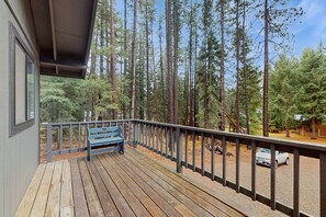 Property grounds - Charming cabin w/ deck, fire pit, fast wifi & great location (Ronald)