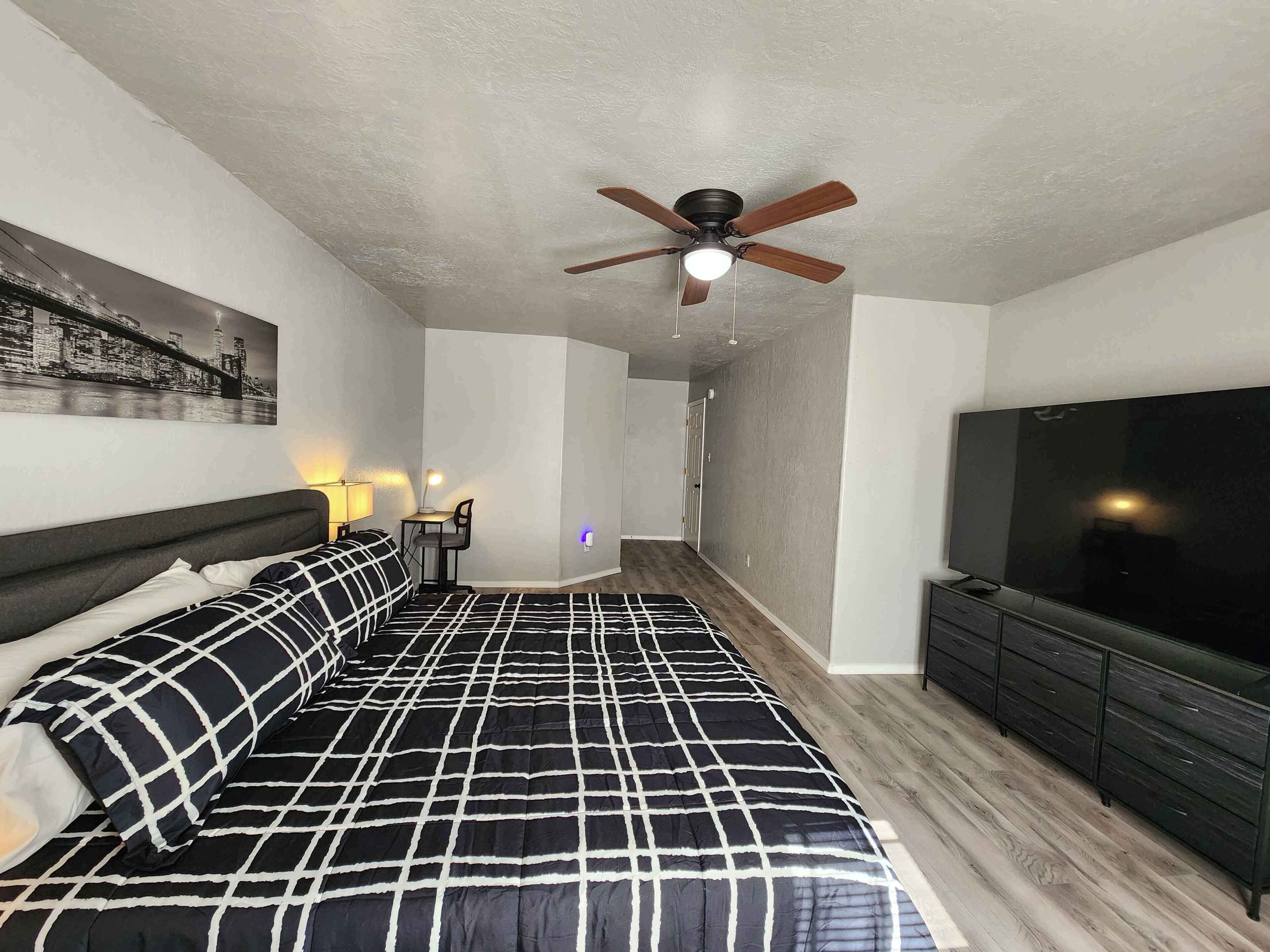 Iron/ironing board, WiFi, bed sheets