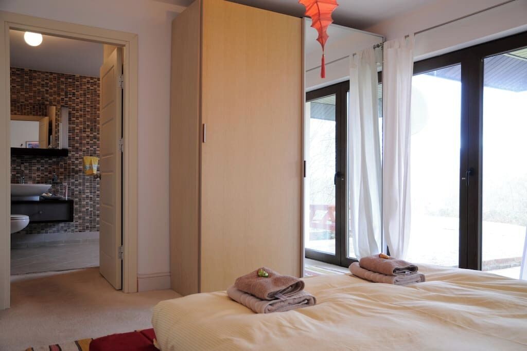 4 habitaciones, tabla de planchar con plancha, wifi y ropa de cama 