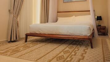 Een strijkplank/strijkijzer, wifi, beddengoed