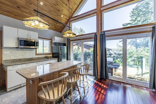 5+bed 4 bath on Lake Muskoka