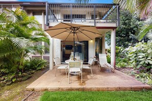 Outdoor dining - Family friendly condo w/ private lanai, shared hot tub & pool - close to beach (Koloa)