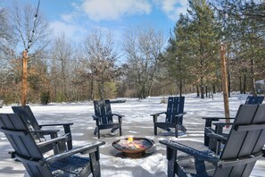 Property grounds - Cozy Secluded A-Frame Cabin with Hot Tub & Fire Pit Near Dells & Mauston (Mauston)