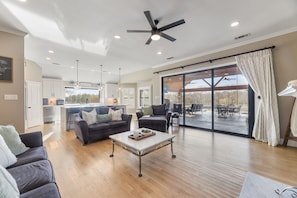 Living area - Luxury Ranch Retreat - Pool, Hot Tub, Game Rooms (Rockwall)