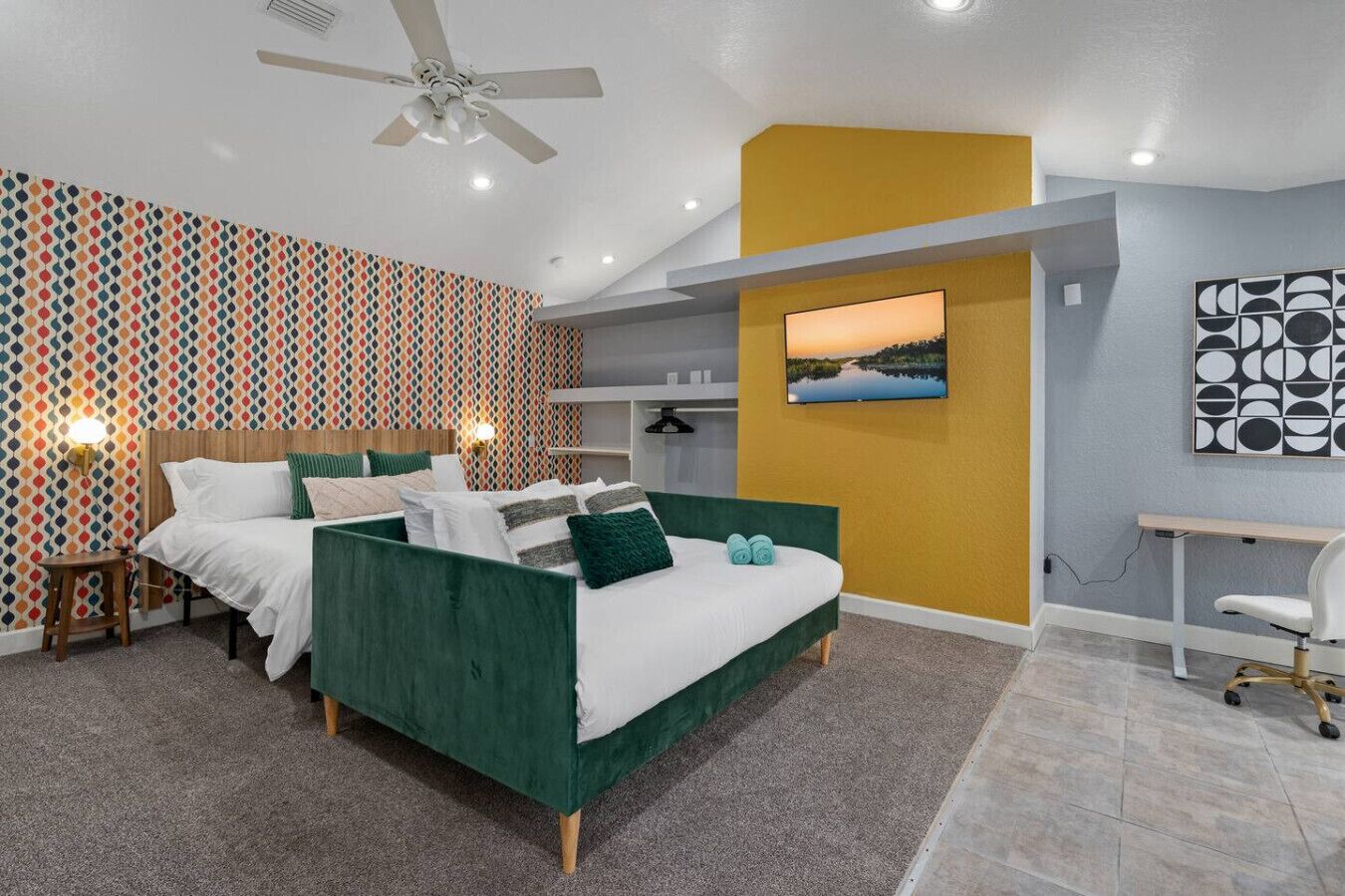 Skrivebord, wi-fi og sengetøy