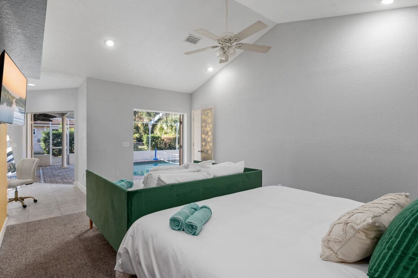 Skrivebord, wi-fi og sengetøy