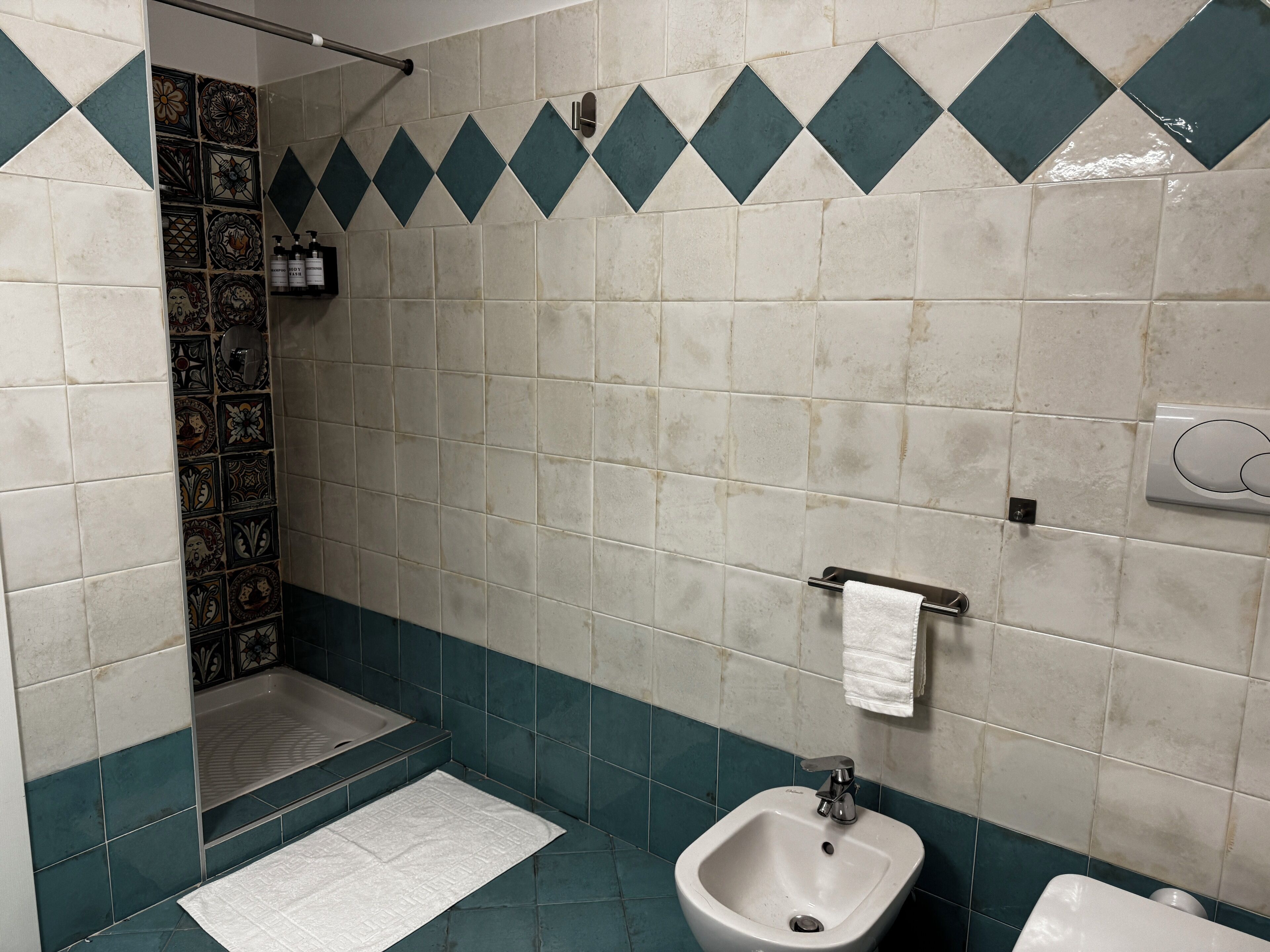 Doccia, asciugacapelli, bidet, asciugamani