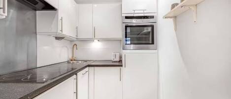 Dishwasher, coffee/tea maker, cookware/dishes/utensils, dining tables