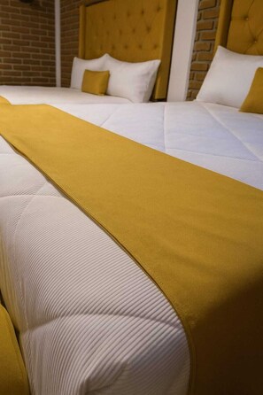 Habitación Confort con 2 camas individuales, patio | Tabla de planchar con plancha y wifi gratis