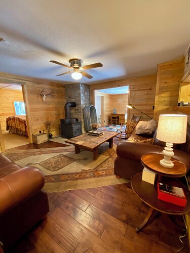 Unhook at Split Pine: North Fork Nights, Zero screens