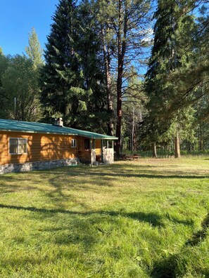 Exterior - Unhook at Split Pine: North Fork Nights, Zero screens (Gibbonsville)