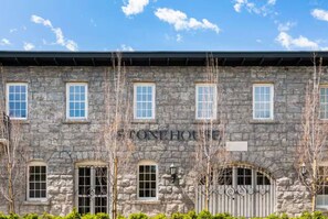 Exterior - Sonoma Stonehouse, King Room at Boutique Hotel (Santa Rosa)