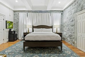 Room - Sonoma Stonehouse, King Room at Boutique Hotel (Santa Rosa)