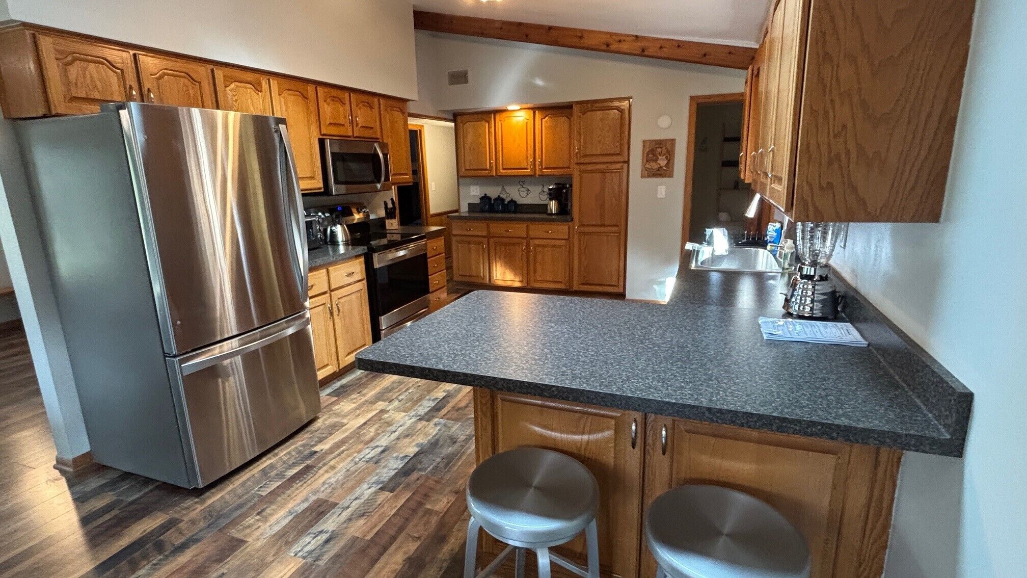 Geladeira, micro-ondas, fogão, cooktop