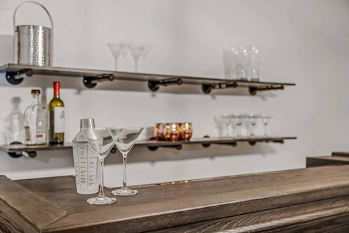 Fireplace--Fire Pit--Games--Dog Friendly