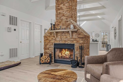 Fireplace--Fire Pit--Games--Dog Friendly