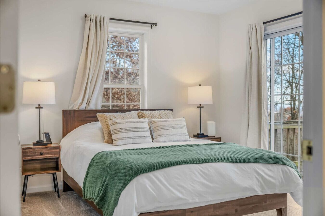 Iron/ironing board, travel crib, WiFi, bed sheets