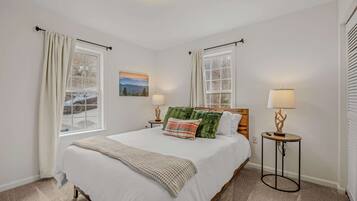 Fer et planche Ă repasser, lit parapluie, Wi-Fi, draps fournis