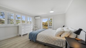 Ferros/tábuas de passar roupa, acesso à internet, roupa de cama