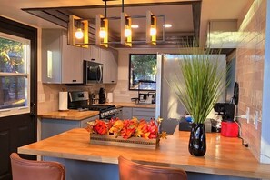 Private kitchen - Fall in love again; with nature and with each other (Lake Arrowhead)