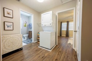 Interior - Downtown Auburn Townhome, Walk to Toomer's, Newly Reno'd 3BR 2.5BA (Auburn)