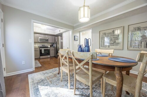 Downtown Auburn Townhome, Walk to Toomer's, Newly Reno'd 3BR 2.5BA