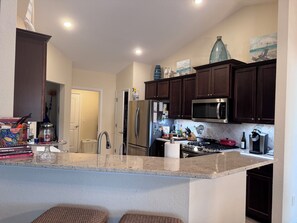 Fridge, microwave, oven, stovetop - SNOWBIRDS! Large 2 BR Heated Salt water pool home 10 minutes from The Villages! (Wildwood)