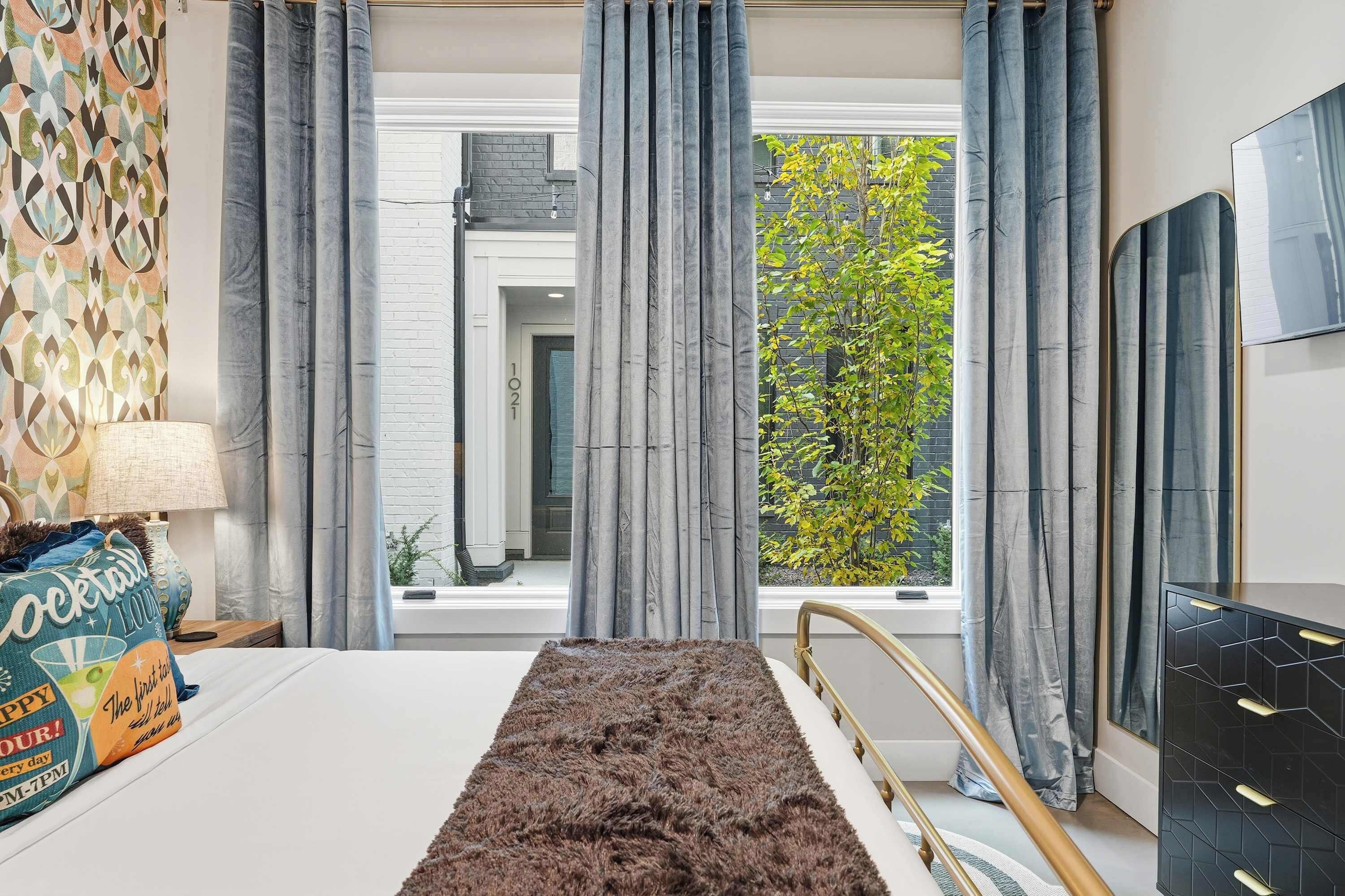 Iron/ironing board, travel cot, WiFi, bed sheets